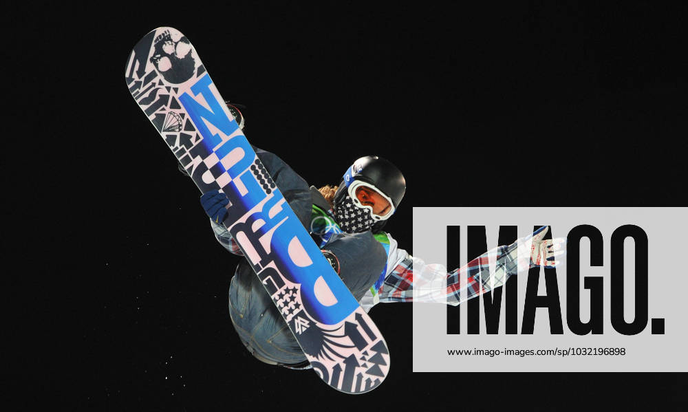 Olympic Winter games, Winterspiele,Spiele, Summer games - Men s Snowboard Halfpipe final Shaun White competes in the men s Snowboard Halfpipe final on February 17, 2010 at Cypress Mountain, north of Vancouver during the Vancouver Winter Olympics, February 17, 2010. Photo by Gouhier-Hahn-Nebinger Cameleon ABACAPRESS.COM Vancouver BC Canada