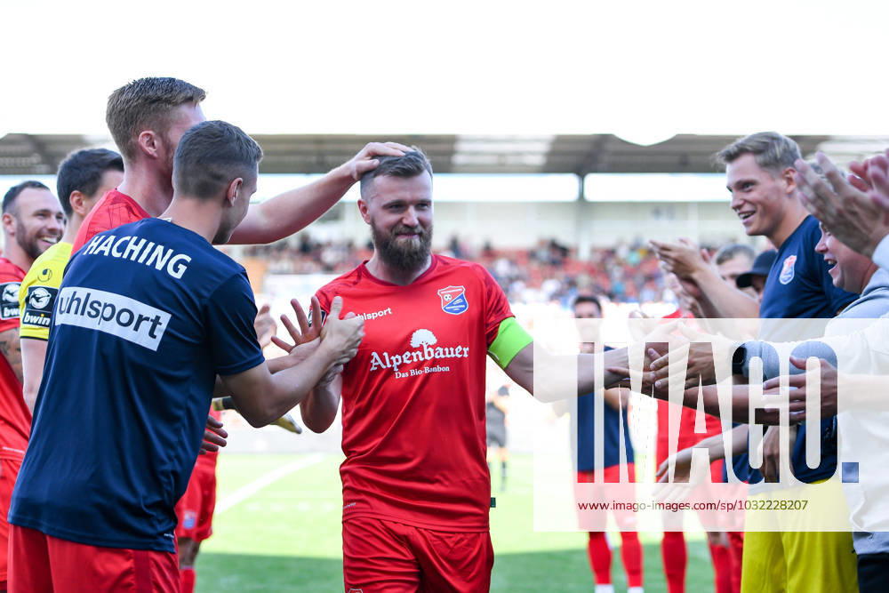 The Unterhaching players stand guard for the outgoing Stephan Hain Unterhaching, 9 , who leaves the club after seven years Stephan Hain Unterhaching, 9 , 22 07 2023, Unterhaching Germany , football, preparation tournament in Unterhaching, SpVgg Unterhaching TSV 1860 Munich, DFB DFL REGULATIONS PROHIBIT ANY USE OF PHOTOGRAPHS AS IMAGE SEQUENCES AND OR QUASI VIDEO