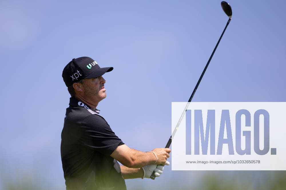 BLAINE, MN - JULY 28: Adam Long hits a tee shot on the fourteenth hole during the second round of the 3M Open at TPC Twin Cities on July 28, 2023 in Blaine, Minnesota. (Photo by Bailey Hillesheim Icon Sportswire) GOLF: JUL 28 PGA, Golf Herren - 3M Open Round 2 Icon2307280153