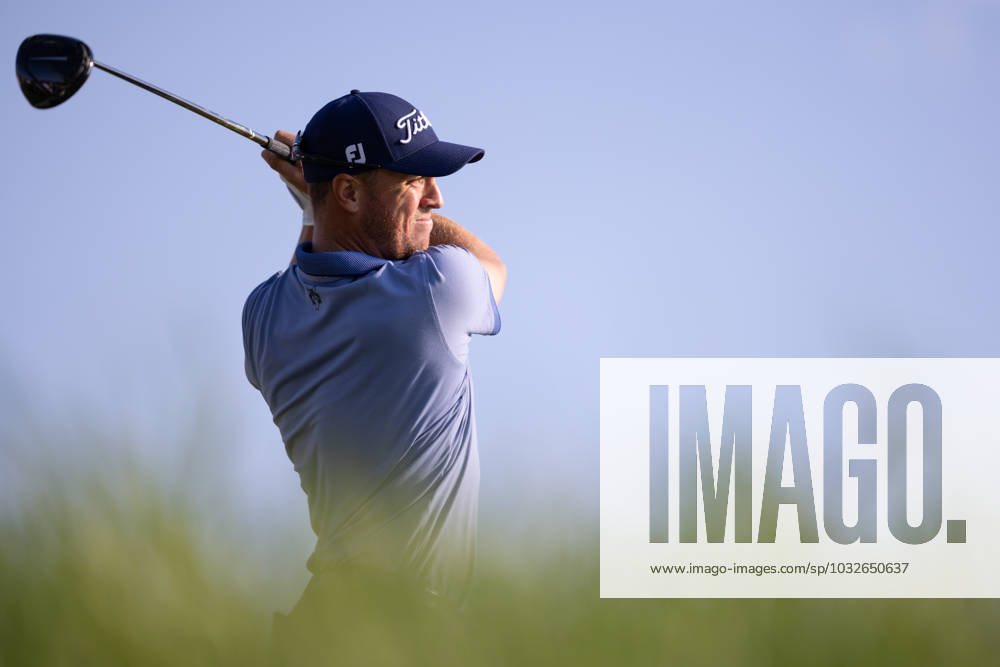 BLAINE, MN - JULY 28: Justin Thomas hits a tee shot on the fourteenth hole during the second round of the 3M Open at TPC Twin Cities on July 28, 2023 in Blaine, Minnesota. (Photo by Bailey Hillesheim Icon Sportswire) GOLF: JUL 28 PGA, Golf Herren - 3M Open Round 2 Icon2307280053