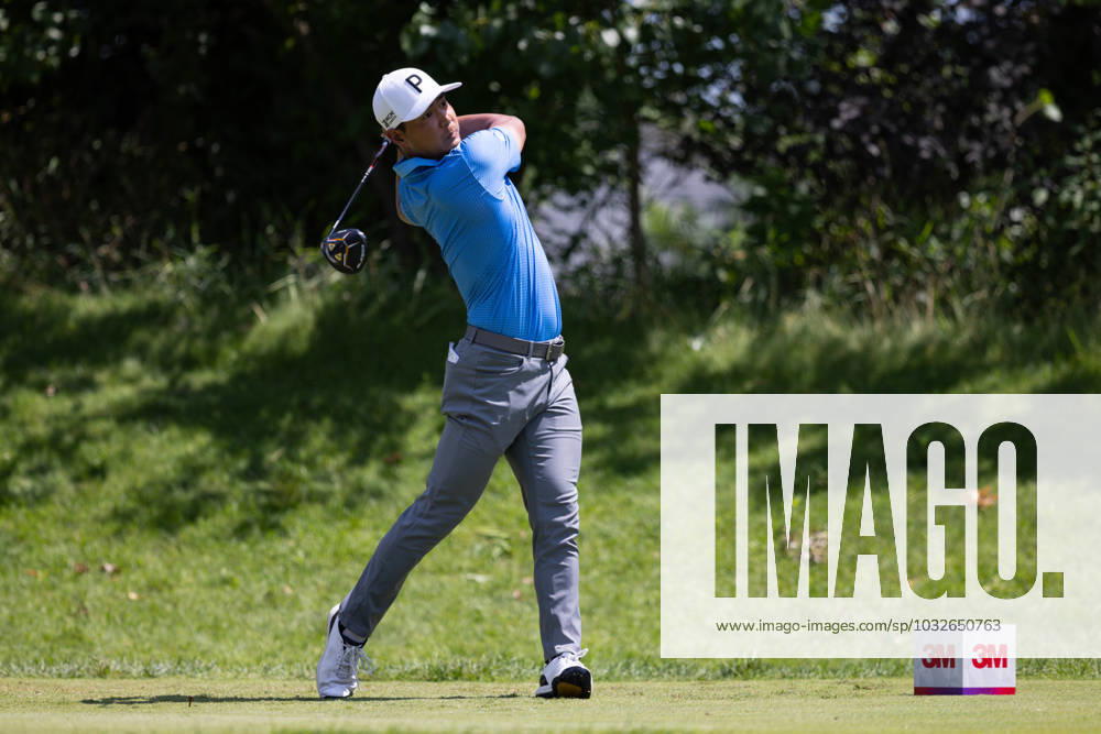 BLAINE, MN - JULY 28: Justin Suh hits a tee shot on the sixth hole during the second round of the 3M Open at TPC Twin Cities on July 28, 2023 in Blaine, Minnesota. (Photo by Bailey Hillesheim Icon Sportswire) GOLF: JUL 28 PGA, Golf Herren - 3M Open Icon2307280173
