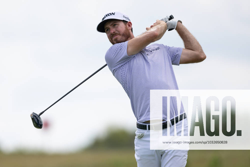 BLAINE, MN - JULY 28: Sam Ryder hits a tee shot on the sixth hole during the second round of the 3M Open at TPC Twin Cities on July 28, 2023 in Blaine, Minnesota. (Photo by Bailey Hillesheim Icon Sportswire) GOLF: JUL 28 PGA, Golf Herren - 3M Open Icon2307280273