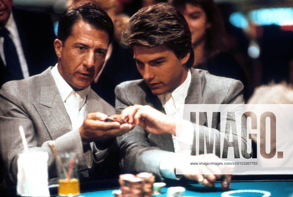 OSCARS. Bester Hauptdarsteller. Preisträger 1981-1990 RAIN MAN DUSTIN HOFFMAN, TOM CRUISE Date: 1988. Strictly editorial use only in conjunction with the promotion of the film. Credit line mandatory. This image is copyright of the film company and is supplied under the terms of issue as film still. No commercial or book cover use permitted without prior consent from the film company. Mandatory credit line: Image courtesy GUBER-PETERS COMPANY MIRAGE ENTERTAINMENT STAR PARTNERS Ronald Grant Archive Mary Evans