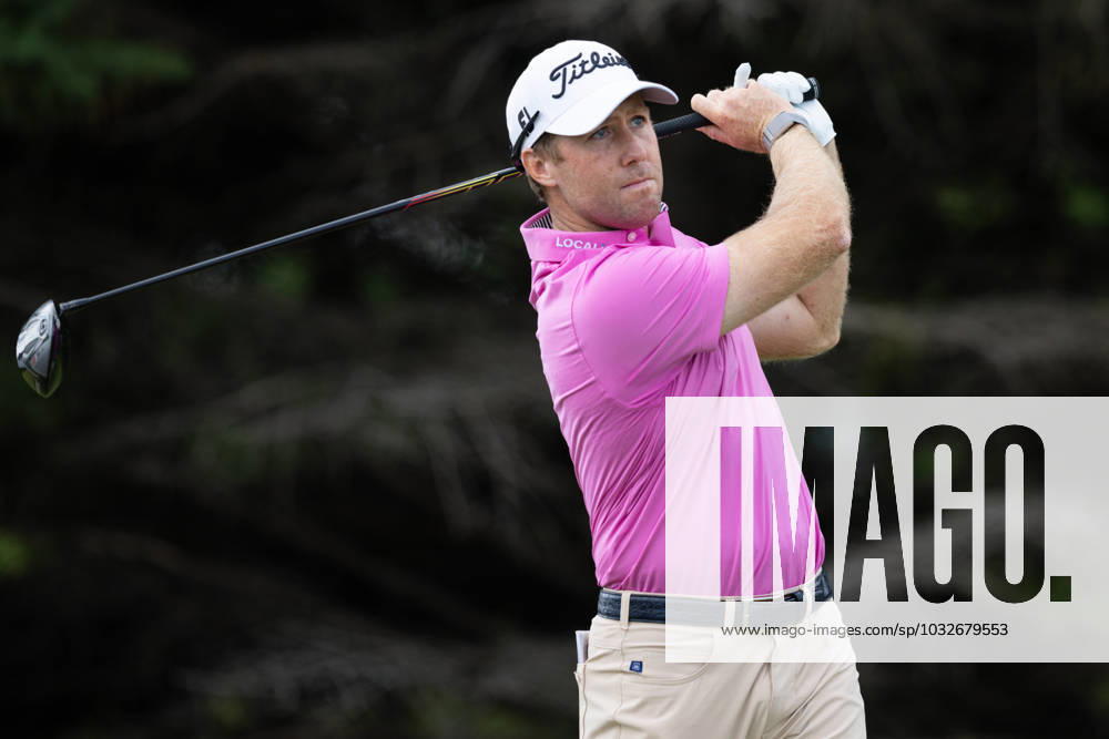 BLAINE, MN - JULY 29: Tyler Duncan hits a tee shot on the second hole during the third round of the 3M Open at TPC Twin Cities on July 29, 2023 in Blaine, Minnesota. (Photo by Bailey Hillesheim Icon Sportswire) GOLF: JUL 29 PGA, Golf Herren - 3M Open Icon2307290053