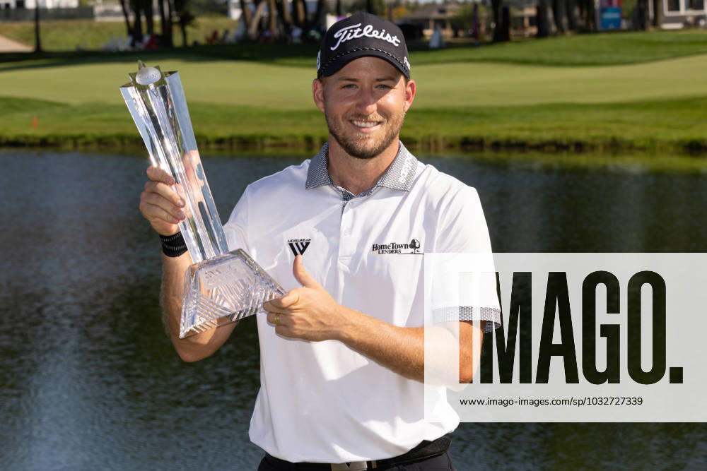 KW30 BLAINE, MN - JULY 30: Lee Hodges poses with the trophy after winning the final round of the 3M Open at TPC Twin Cities on July 30, 2023 in Blaine, Minnesota. (Photo by Bailey Hillesheim Icon Sportswire) GOLF: JUL 30 PGA, Golf Herren - 3M Open Icon2307300273