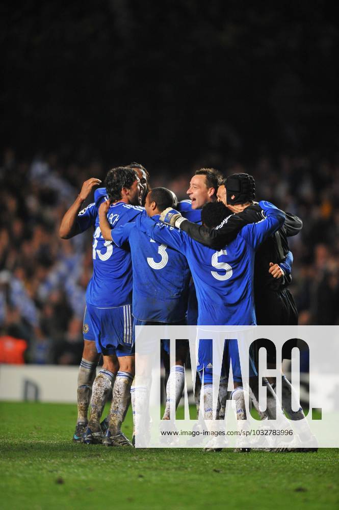 UEFA Champions League Soccer match, Semi Final, Chelsea vs Liverpool Chelsea s soccer player celebrate after the final whistle during the UEFA Champions League Soccer match, Semi Final, Second Leg, Chelsea vs Liverpool at the Stamford Bridge in London, UK on April 30, 2008. Chelsea won 3-2. Chelsea reach his first Champions League final. Photo by Steeve McMay Cameleon ABACAPRESS.COM London -