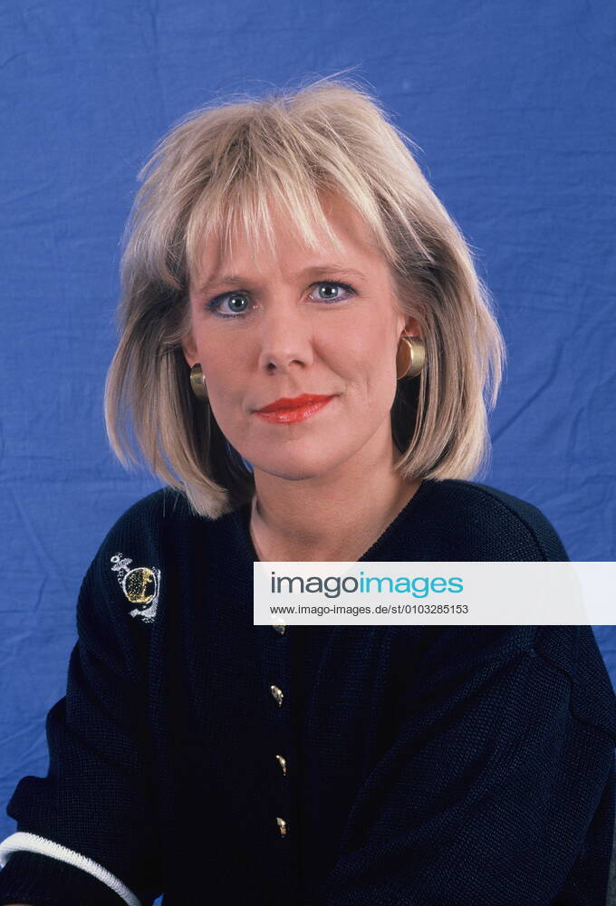 The presenter Ulrike von der Groeben, at that time still Ulrike Elfes poses on 15 03 1990
