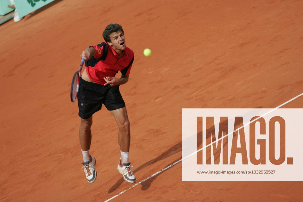 60819 34 Brasilian player Gustavo Kuerten pictured during his defeat vs Argentinian David Nalbandian (6-2, 3-6, 6-4, 7-6) at the French Open 2004 at Roland Garros in Paris-France on Wednesday, June 2, 2004. Photo by Gorassini-Zabulon ABACA.