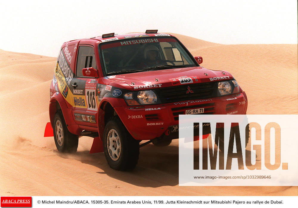 15305 35 Michel Maindru ABACA. 15305-35. Emirats Arabes Unis, 11 99. Jutta Kleinschmidt sur Mitsubishi Pajero au rallye de Duba¢.