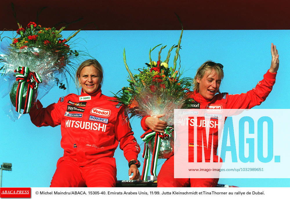 15305 40 Michel Maindru ABACA. 15305-40. Emirats Arabes Unis, 11 99. Jutta Kleinschmidt et Tina Thorner au rallye de Duba¢.
