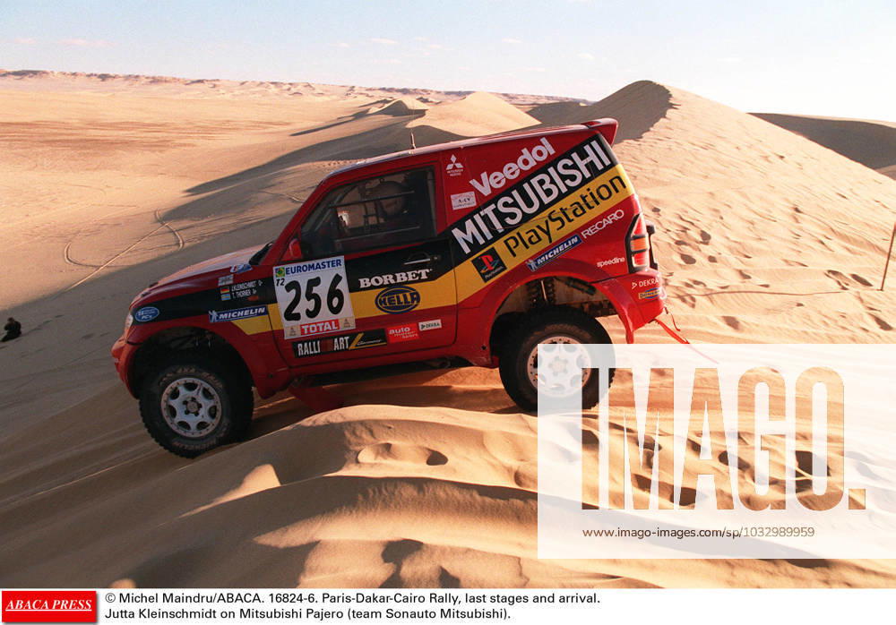 16824 06 Michel Maindru ABACA. 16824-6. Paris-Dakar-Cairo Rally, last stages and arrival. Jutta Kleinschmidt on Mitsubishi Pajero (team Sonauto Mitsubishi).