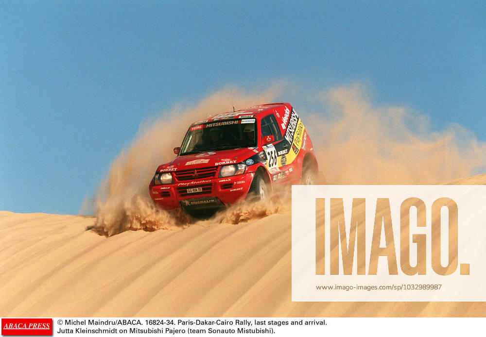 16824 34 Michel Maindru ABACA. 16824-34. Paris-Dakar-Cairo Rally, last stages and arrival. Jutta Kleinschmidt on Mitsubishi Pajero (team Sonauto Mistubishi).