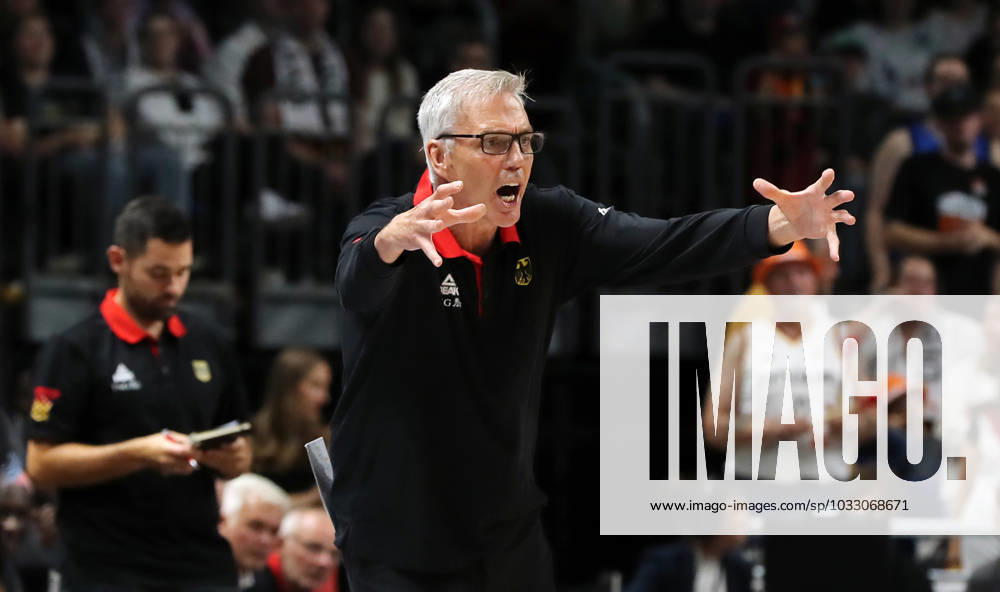 Coach Gordon Herbert GER pointing, gesturing action upper body sports basketball DBB national team men international match season 2023 2024 09 08 2023 Germany GER vs Canada CAN
