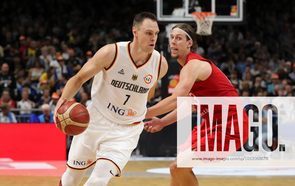 Johannes Voigtmann GER , Kelly Olynyk duel match scene action sport basketball DBB national team men international match season 2023 2024 09 08 2023 Germany GER vs Canada CAN