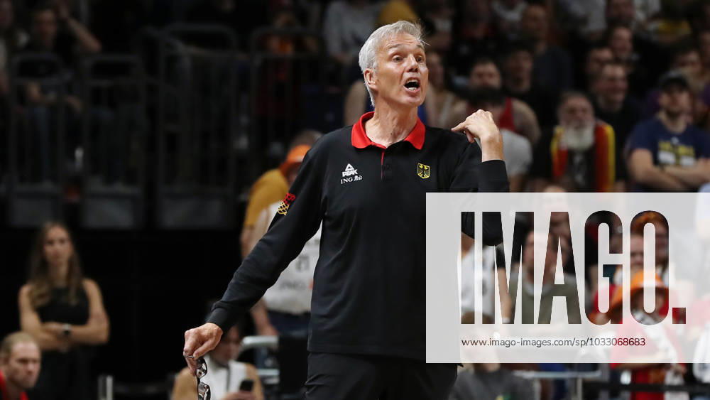 Coach Gordon Herbert GER pointing, gesturing action upper body sports basketball DBB national team men international match season 2023 2024 09 08 2023 Germany GER vs Canada CAN