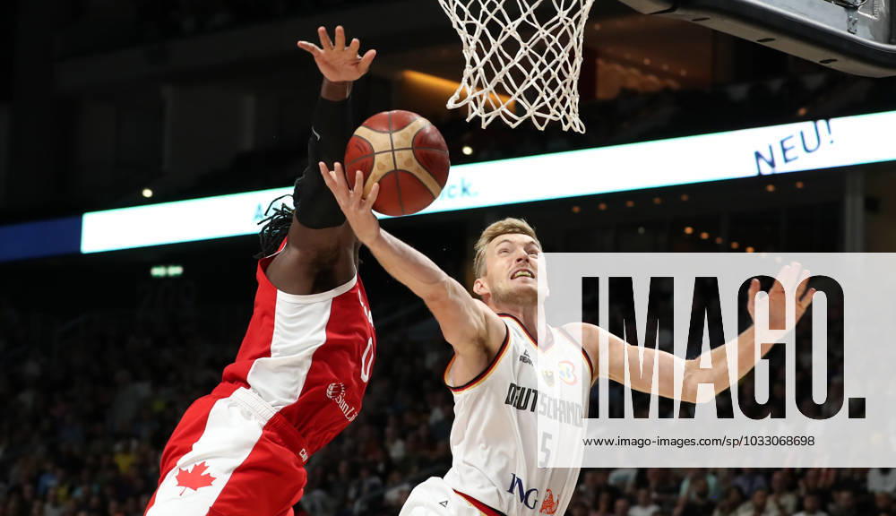Luguentz Dort, Niels Giffey GER duel game scene action sport basketball DBB national team men international match season 2023 2024 09 08 2023 Germany GER vs Canada CAN