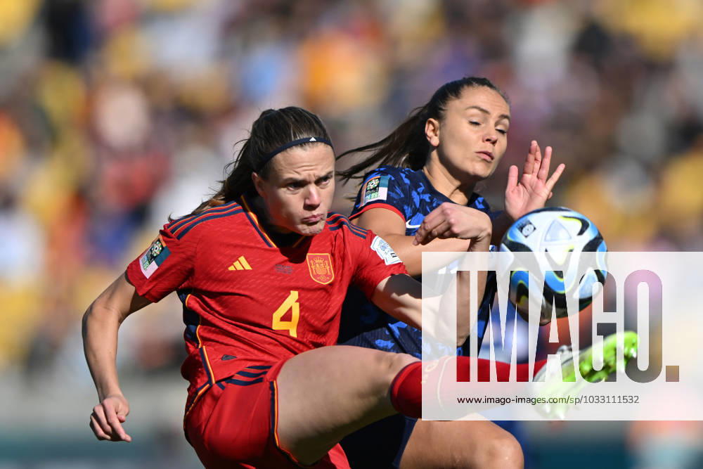KAI SCHWOERER Irene Paredes of Spain and Lieke Martens of the Netherlands (L-R) compete for the ball during the FIFA Women s World Cup Quarter Final match between Spain and the Netherlands at Wellington Regional Stadium on August 11, 2023 in Wellington, New Zealand. 110823-CPL-ESPvNED-004