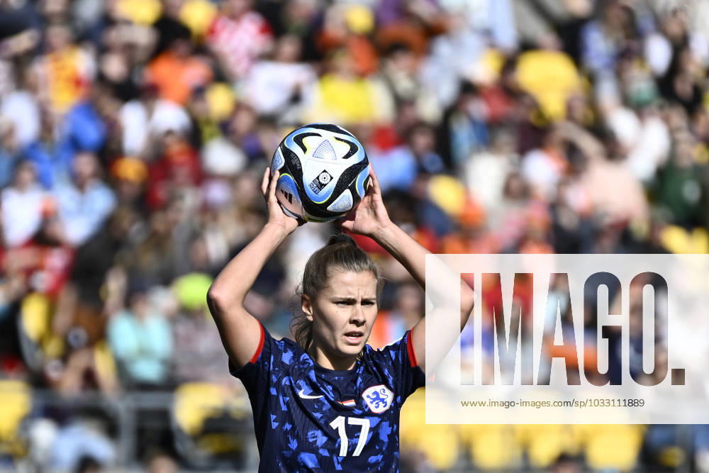 WWC23 QTR FINAL SPAIN NETHERLANDS, Victoria Pelova of the Netherlands takes a throw in during the FIFA Women s World Cup 2023 Quarter Final soccer match between Spain and the Netherlands in Wellington, New Zealand, Friday, August 11, 2023. ( NO ARCHIVING, , NO USE IN BOOKS WITHOUT CONSENT WELLINGTON NEW ZEALAND
