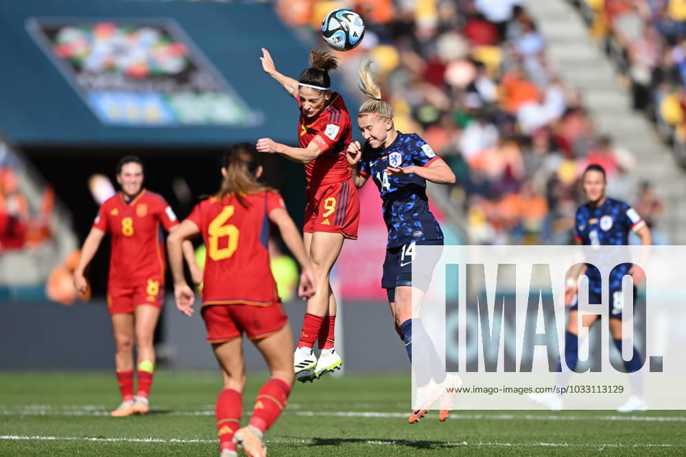 KAI SCHWOERER Esther Gonzalez of Spain wins a header against Jackie Groenen of the Netherlands during the FIFA Women s World Cup Quarter Final match between Spain and the Netherlands at Wellington Regional Stadium on August 11, 2023 in Wellington, New Zealand. 110823-CPL-ESPvNED-011