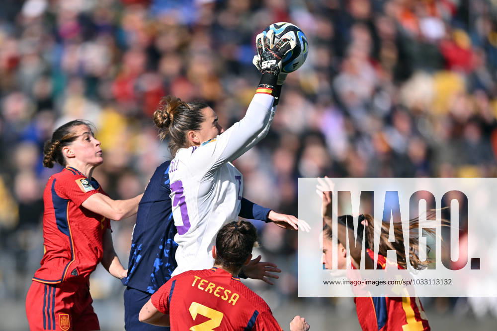 KAI SCHWOERER Cata Coll of Spain makes a save during the FIFA Women s World Cup Quarter Final match between Spain and the Netherlands at Wellington Regional Stadium on August 11, 2023 in Wellington, New Zealand. 110823-CPL-ESPvNED-015