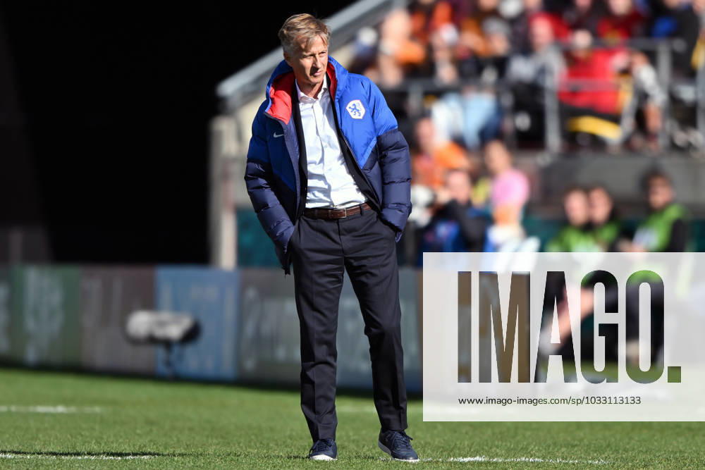 KAI SCHWOERER Head Coach Andries Jonker of the Netherlands looks on during the FIFA Women s World Cup Quarter Final match between Spain and the Netherlands at Wellington Regional Stadium on August 11, 2023 in Wellington, New Zealand. 110823-CPL-ESPvNED-016
