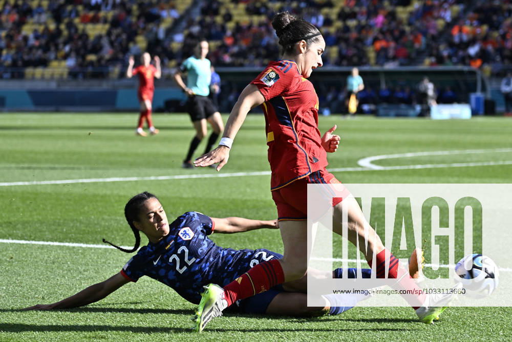 WWC23 QTR FINAL SPAIN NETHERLANDS, Esmee Brugts of the Netherlands slides in to tackle Oihane Hernandez of Spain during the FIFA Women s World Cup 2023 Quarter Final soccer match between Spain and the Netherlands in Wellington, New Zealand, Friday, August 11, 2023. ( NO ARCHIVING, , NO USE IN BOOKS WITHOUT CONSENT WELLINGTON NEW ZEALAND