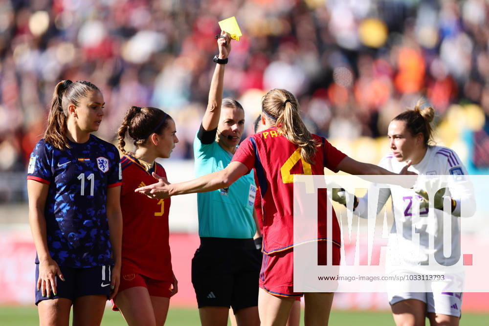 WWC23 QTR FINAL SPAIN NETHERLANDS, Irene Paredes of Spain protests against her yellow card, which was revoked on review during the FIFA Women s World Cup 2023 Quarter Final soccer match between Spain and the Netherlands in Wellington, New Zealand, Friday, August 11, 2023. ( NO ARCHIVING, , NO USE IN BOOKS WITHOUT CONSENT WELLINGTON NEW ZEALAND
