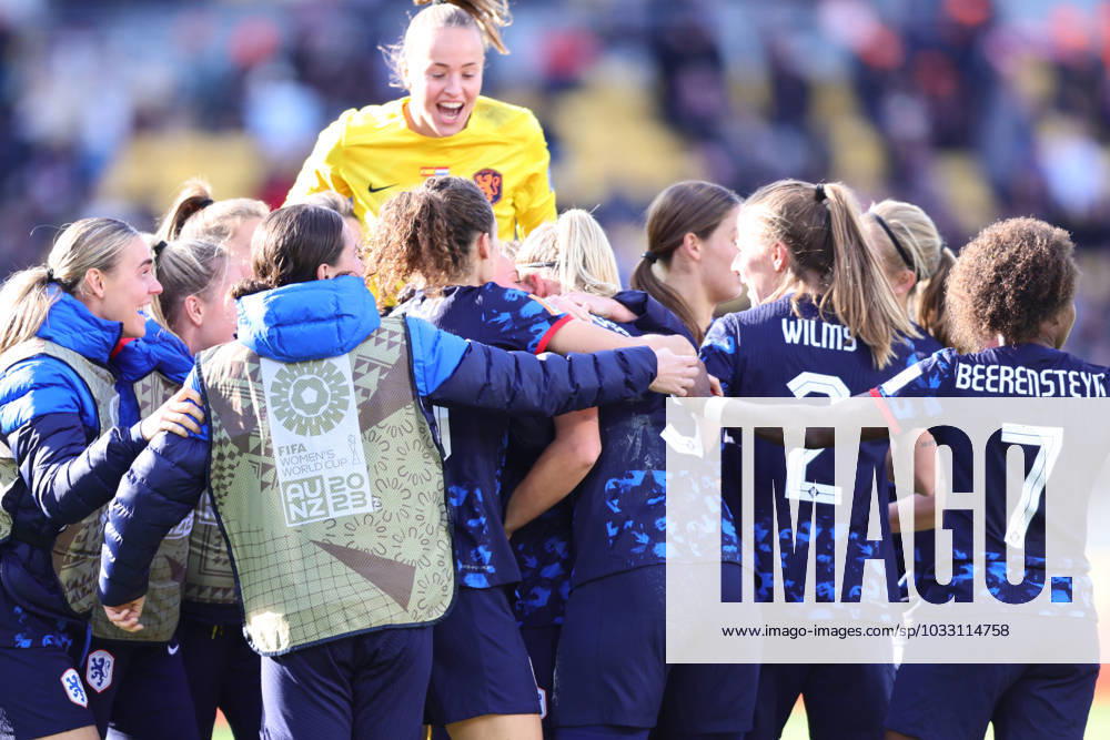 WWC23 QTR FINAL SPAIN NETHERLANDS, The Netherlands celebrate Stefanie Van Der Gragt?s equalising goal during the FIFA Women s World Cup 2023 Quarter Final soccer match between Spain and the Netherlands in Wellington, New Zealand, Friday, August 11, 2023. ( NO ARCHIVING, , NO USE IN BOOKS WITHOUT CONSENT WELLINGTON NEW ZEALAND