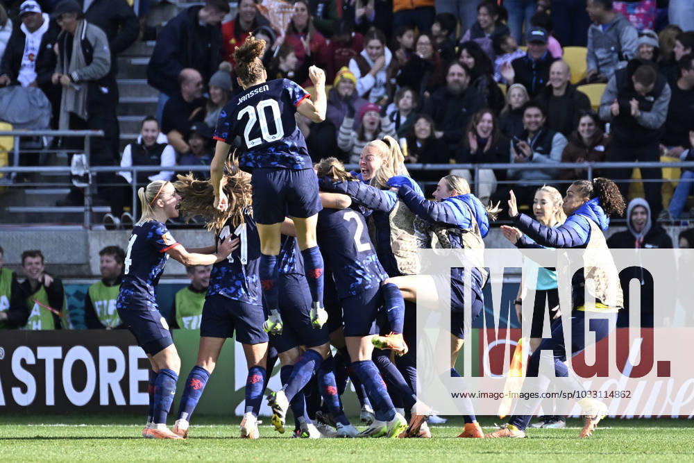 WWC23 QTR FINAL SPAIN NETHERLANDS, The Netherlands celebrate Stefanie Van Der Gragt?s equalising goal during the FIFA Women s World Cup 2023 Quarter Final soccer match between Spain and the Netherlands in Wellington, New Zealand, Friday, August 11, 2023. ( NO ARCHIVING, , NO USE IN BOOKS WITHOUT CONSENT WELLINGTON NEW ZEALAND
