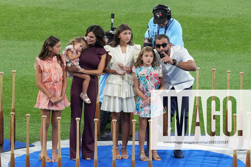 Former Toronto Blue Jays player Jose Bautista and his family look on as his name is unveiled on the Jays Level of Excellence, ahead of their MLB, Baseball Herren, USA interleague baseball game against the Chicago Cubs, in Toronto, Saturday, Aug. 12, 2023. Canada News - August 12, 2023 - ZUMAc35_ 20230812_zaf_c35_021
