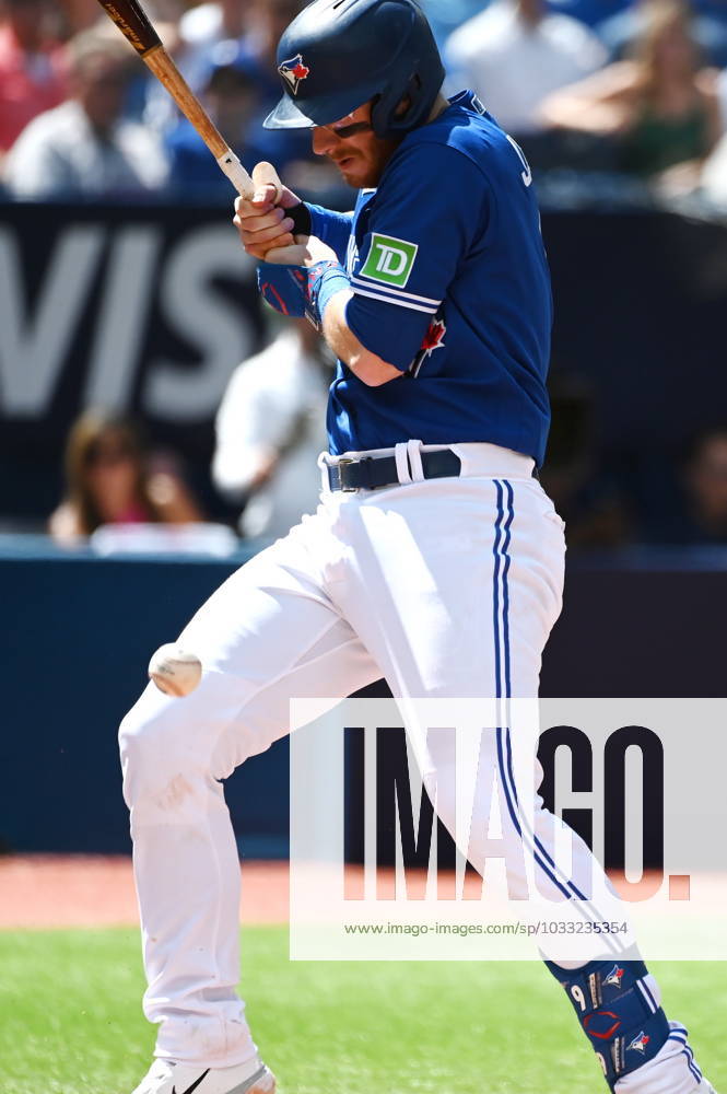 Toronto Blue Jays catcher Danny Jansen (9) is hit by a pitch from Chicago Cubs starting pitcher Jameson Taillon (50) in second inning MLB, Baseball Herren, USA interleague baseball action in Toronto, Sunday, Aug. 13, 2023. Danny Jansen - ZUMAc35_ 20230813_zaf_c35_031