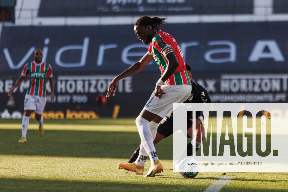 Kialonda Gaspar in a duel with Tiago Silva during Liga Portugal 23 24 game between CF Estrela Amadora and Vitoria SC at Estadio Jose Gomes, Amadora, Lisbon, Portugal. (Maciej Rogowski) Lisbon Estadio Jose Gomes Portugal