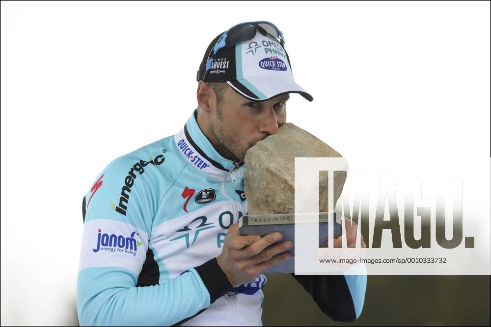 Tom BOONEN (BEL) - Team Omega Pharma - Quickstep avec le trophee CYCLISME : Paris Roubaix - 08 04 2012 PhotoNews Panoramic