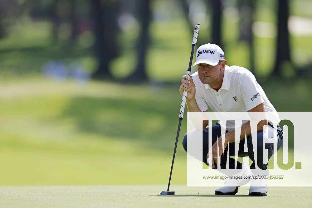 OLYMPIA FIELDS, IL - AUGUST 17: Lucas Glover of the United States lines up a putt at the 14th hole during the first round of the BMW Championship at Olympia Fields Country Club on August 17, 2023 in Olympia Fields, Illinois. (Photo by Joe Robbins Icon Sportswire) GOLF: AUG 17 PGA, Golf Herren - BMW Championship Icon5732308170091