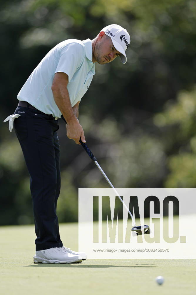 OLYMPIA FIELDS, IL - AUGUST 17: Brian Harman of the United States hits a putt at the 14th hole during the first round of the BMW Championship at Olympia Fields Country Club on August 17, 2023 in Olympia Fields, Illinois. (Photo by Joe Robbins Icon Sportswire) GOLF: AUG 17 PGA, Golf Herren - BMW Championship Icon5732308170171