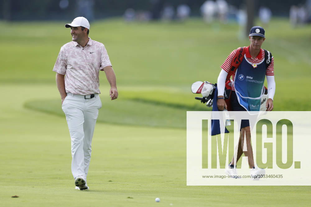 OLYMPIA FIELDS, IL - AUGUST 17: Scottie Scheffler of the United States walks up the fairway at the 11th hole with caddie Ted Scott during the first round of the BMW Championship at Olympia Fields Country Club on August 17, 2023 in Olympia Fields, Illinois. (Photo by Joe Robbins Icon Sportswire) GOLF: AUG 17 PGA, Golf Herren - BMW Championship Icon5732308170501