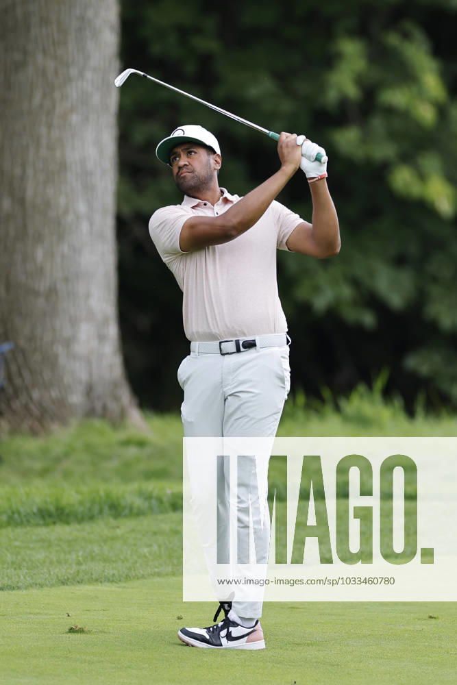 OLYMPIA FIELDS, IL - AUGUST 17: Tony Finau of the United States hits a shot from the fairway at the 14th hole during the first round of the BMW Championship at Olympia Fields Country Club on August 17, 2023 in Olympia Fields, Illinois. (Photo by Joe Robbins Icon Sportswire) GOLF: AUG 17 PGA, Golf Herren - BMW Championship Icon5732308170561