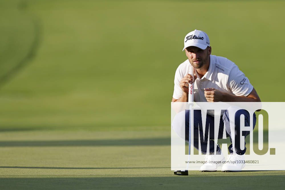 OLYMPIA FIELDS, IL - AUGUST 17: Wyndham Clark of the United States lines up a putt at the 18th hole during the first round of the BMW Championship at Olympia Fields Country Club on August 17, 2023 in Olympia Fields, Illinois. (Photo by Joe Robbins Icon Sportswire) GOLF: AUG 17 PGA, Golf Herren - BMW Championship Icon5732308170761