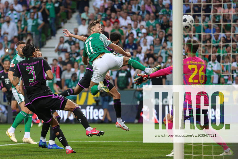 V li Niclas Füllkrug SV Werder Bremen, 11 scored per at the header, action, action, game scene the subsequently disallowed goal to 1 1, THE DFL DIRECTIVES PROHIBIT ANY USE OF PHOTOGRAPHS AS IMAGE SEQUENCES AND OR VIDEOA HNUAL PHOTOSTRACKS DFL REGULATIONS PROHIBIT ANY USE OF PHOTOGRAPHS AS IMAGE SEQUENCES AND OR QUASI VIDEO , 18 08 2023, Bremen Germany , Football, Bundesliga, SV Werder Bremen FC Bayern Munich