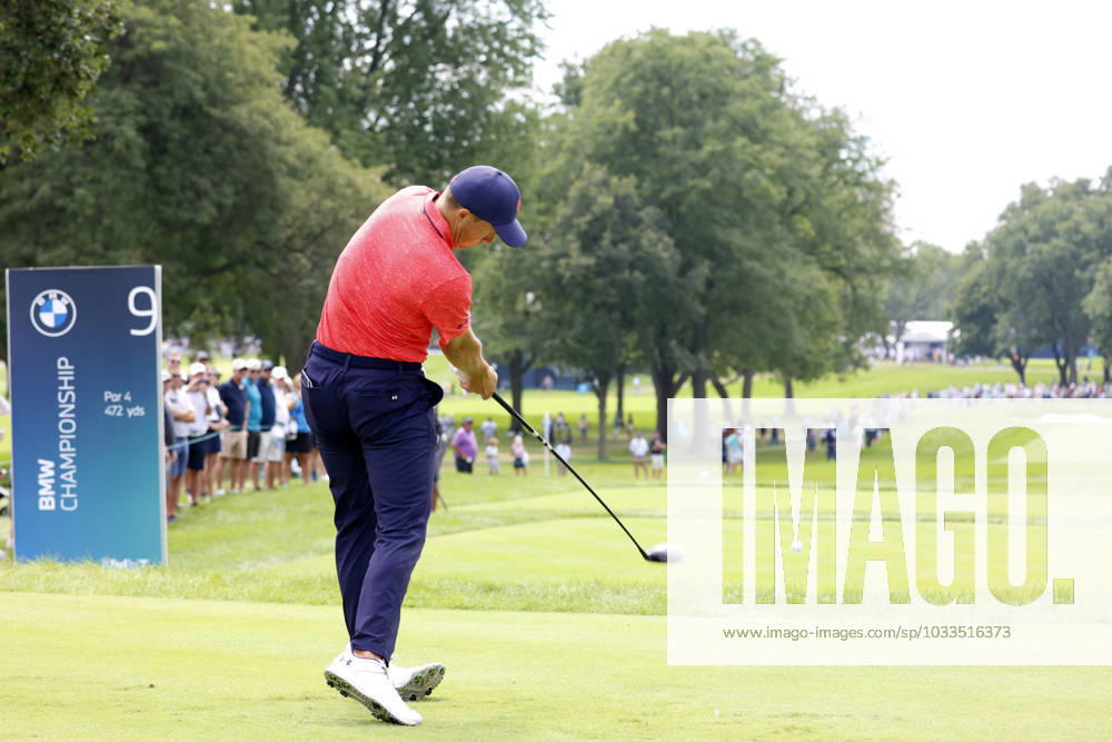 OLYMPIA FIELDS, IL - AUGUST 19: PGA, Golf Herren golfer Jordan Spieth hits his tee shot on the 9th hole during the third round of the BMW Championship Fed Ex Cup Playoffs on August 19th, 2023, at Olympia Fields Country Club in Olympia Fields, Illinois. (Photo by Brian Spurlock Icon Sportswire) GOLF: AUG 19 PGA - BMW Championship Icon230819007