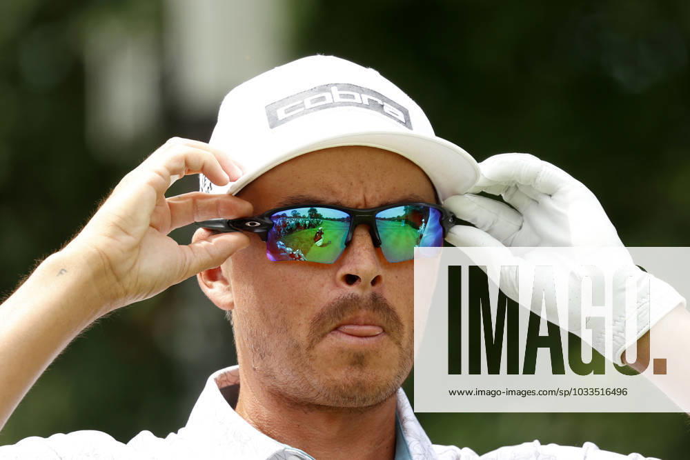OLYMPIA FIELDS, IL - AUGUST 19: PGA, Golf Herren golfer Rickie Fowler adjusts his sunglasses on the 2nd tee during the third round of the BMW Championship Fed Ex Cup Playoffs on August 19th, 2023, at Olympia Fields Country Club in Olympia Fields, Illinois. (Photo by Brian Spurlock Icon Sportswire) GOLF: AUG 19 PGA - BMW Championship Icon230819013