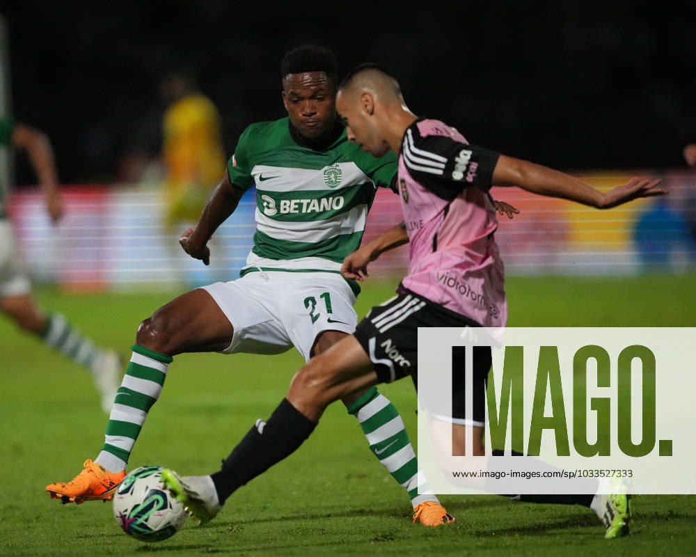 Casa Pia AC v Sporting CP - 2ª Jornada - Liga Portugal Betclic Geny Catamo do Sporting CP e Leonardo Lelo do Casa Pia AC em disputa durante partida entre Casa Pia AC v Sporting CP valida pela segunda rodada da Liga Portugal Betclic 23 24 no Estadio Municipal de Rio Maior em Rio Maior, Lisboa, Portugal. (Foto de Pedro Loureiro Avant Sports) Lisboa Estadio Municipal de Rio Maior Portugal