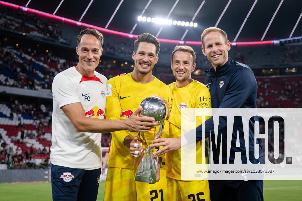 Leipzig goalkeeper coach Frederik Goessling, Janis Blaswich, Leopold Zingerle and Peter Gulacsi pose with the trophy Football DFL Supercup 2023 FC Bayern Muenchen RB Leipzig 12 August 2023 Munich, Allianz Arena DFL Supercup Bayern Muenchen RB Leipzig