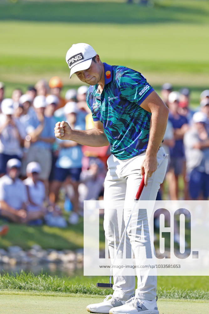 OLYMPIA FIELDS, IL - AUGUST 20: PGA, Golf Herren golfer Viktor Hovland reacts to making a birdie putt on the 18th hole to win the BMW Championship Fed Ex Cup Playoffs on August 20th, 2023, at Olympia Fields Country Club in Olympia Fields, Illinois. (Photo by Brian Spurlock Icon Sportswire) GOLF: AUG 20 PGA - BMW Championship Icon230820039