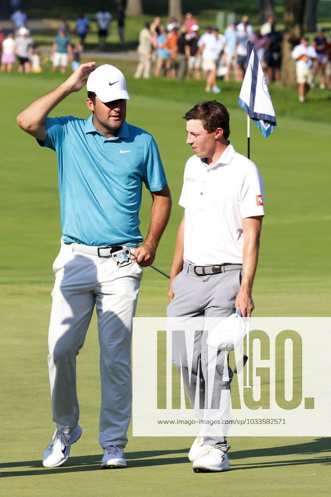 OLYMPIA FIELDS, IL - AUGUST 20: PGA, Golf Herren golfers Scottie Scheffler on the left and Matt Fitzpatrick on the right walk off the green after finishing on the 18th hole during the final round of the BMW Championship Fed Ex Cup Playoffs on August 20th, 2023, at Olympia Fields Country Club in Olympia Fields, Illinois. (Photo by Brian Spurlock Icon Sportswire) GOLF: AUG 20 PGA - BMW Championship Icon230820082