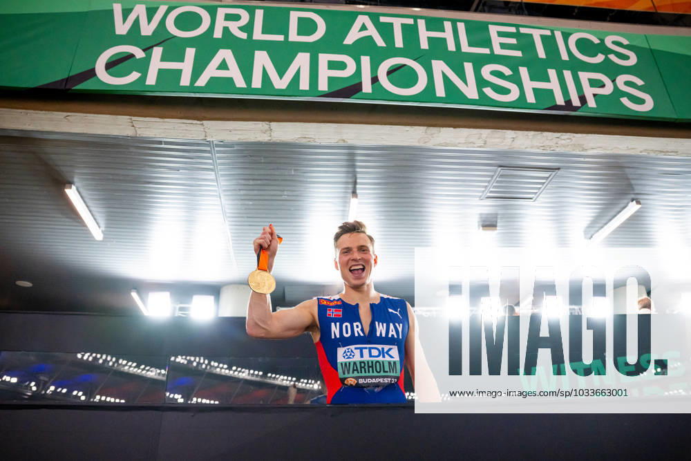 Karsten Warholm of Norway celebrates with his gold medal after winning men s 400 meter hurdles final during day 5 of the 2023 World Athletics Championships on August 23, 2023 in Budapest Photo Vegard Grott BILDBYRAN kod VG JM0521 bbeng friidrott athletics friidrett 2023 world athletics championships world athletics championships budapest23 friidrotts vm friidretts vm vm norge norway jubel