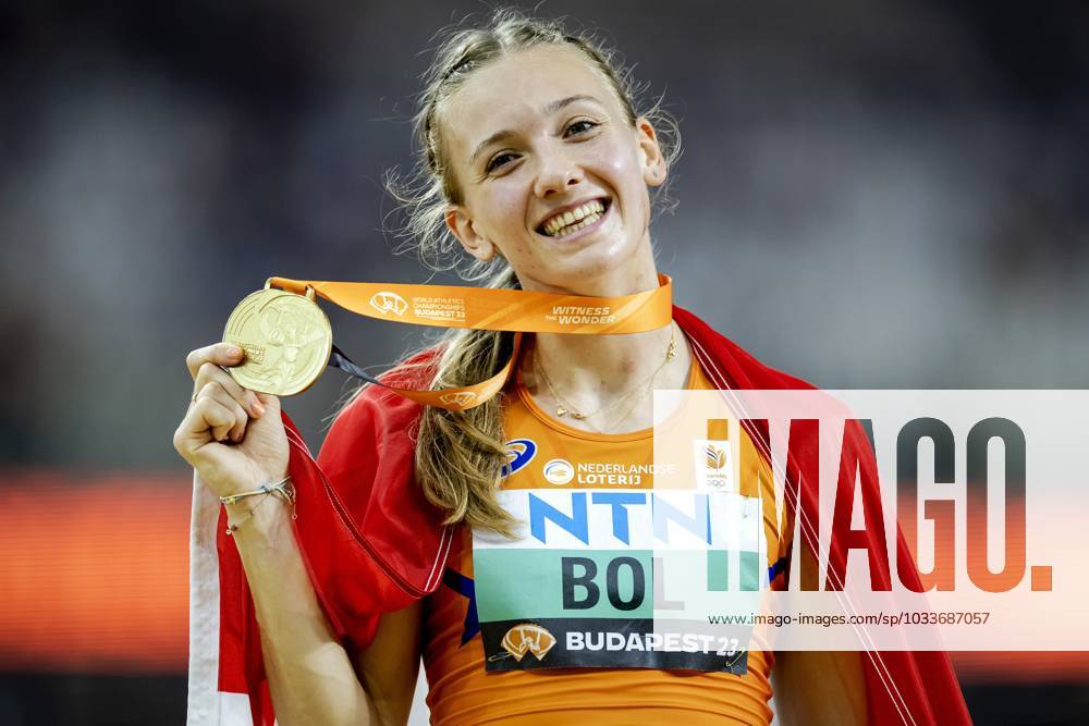 KW34 BUDAPEST - Femke Bol with a gold medal after winning the final in the 400 meters hurdles during the sixth day of the World Athletics Championships. ANP ROBIN VAN LONKHUIJSEN Day 6 - World Athletics Championships Budapest 2023 2023 ANPxSportx IVx 476218382 originalFilename: 476218382