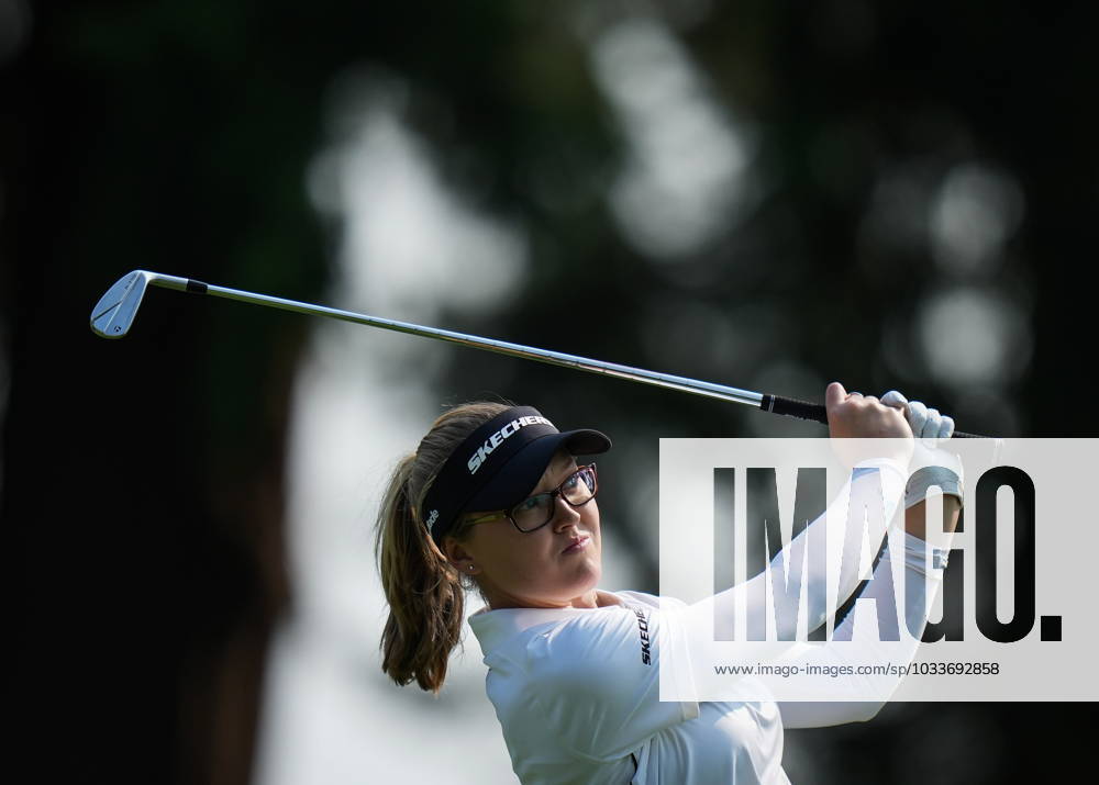 Brooke Henderson, of Canada, watches her second shot on the 10th hole during the first round at the LPGA, Golf Damen CPKC Canadian Women s Open golf tournament, in Vancouver, on Thursday, August 24, 2023. Canada News - August 24, 2023 - ZUMAc35_ 20230824_zaf_c35_080