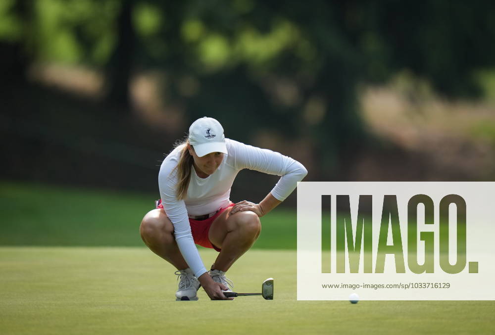 Sara-Eve Rheaume, of Canada, lines up a putt on the 11th hole during the second round at the LPGA, Golf Damen CPKC Canadian Women s Open golf tournament, in Vancouver, on Friday, August 25, 2023. Canada News - August 25, 2023 - ZUMAc35_ 20230825_zaf_c35_041