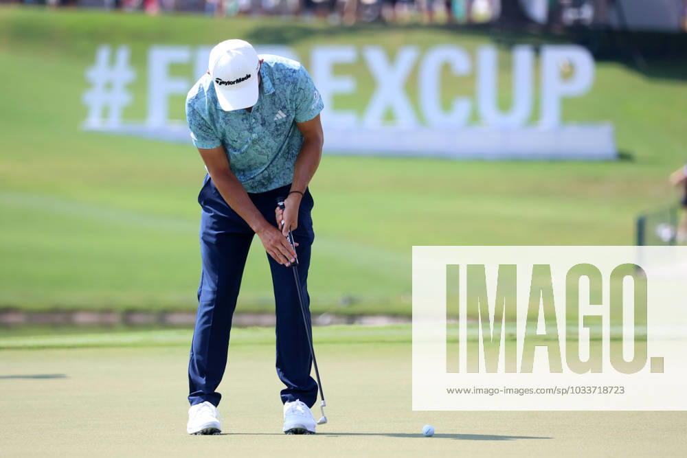 ATLANTA, GA - AUGUST 25: Collin Morikawa putts for a birdie on the 8th hole during the second round of the 2023 Tour Championship on August 25, 2023 at East Lake Golf Club in Atlanta, Georgia. (Photo by Michael Wade Icon Sportswire) GOLF: AUG 25 PGA, Golf Herren - TOUR Championship Icon23082502